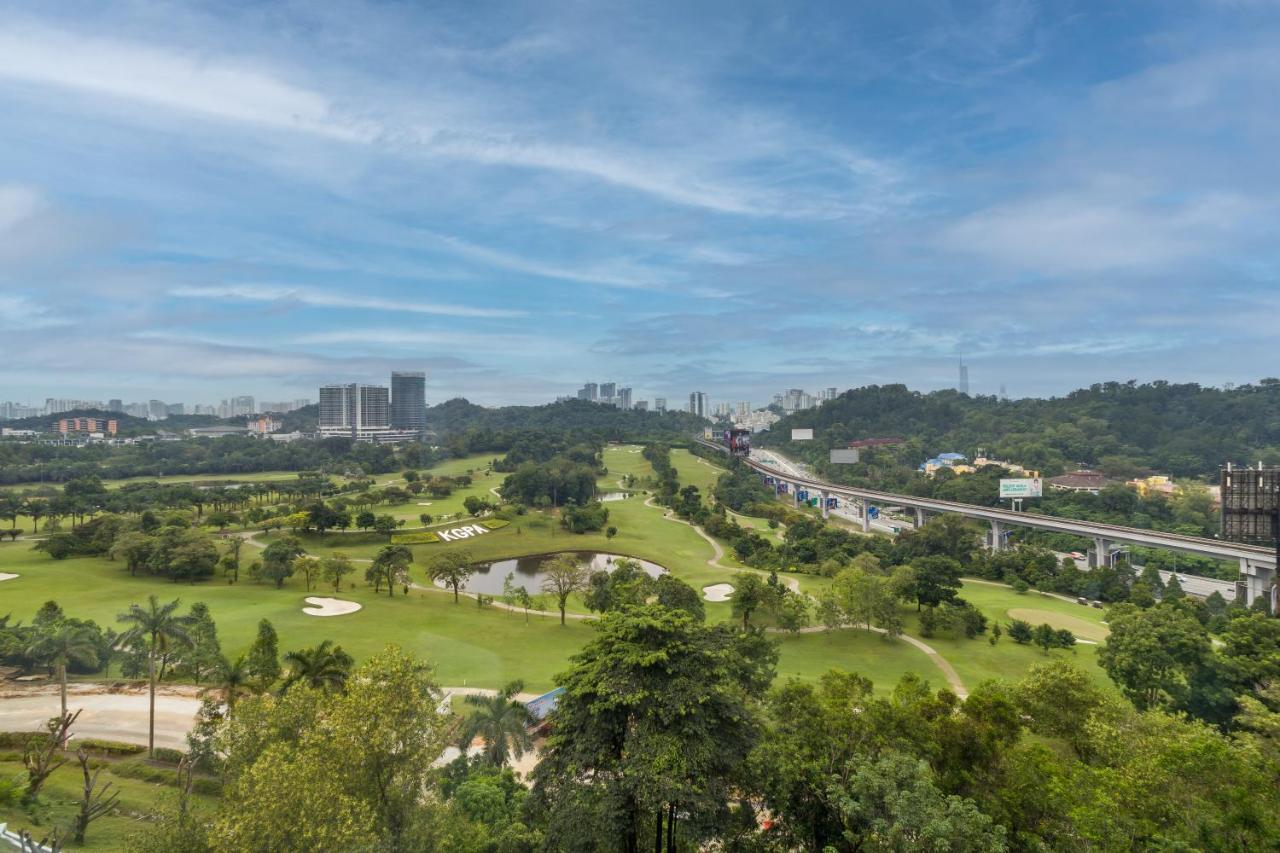 M Resort & Hotel กัวลาลัมเปอร์ ภายนอก รูปภาพ View of the golf course